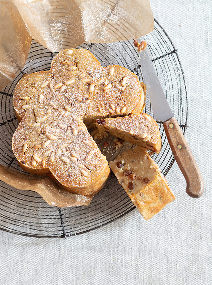 Gateau à base de pain rassis et raisins, recette de Laura Zavan