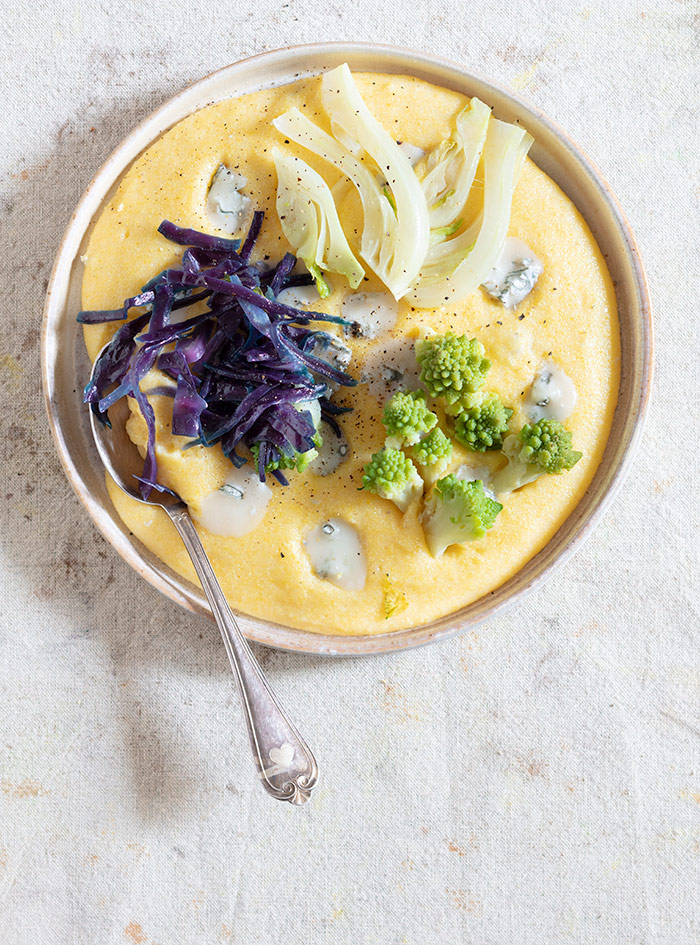 Polenta fluide et légumes de saison